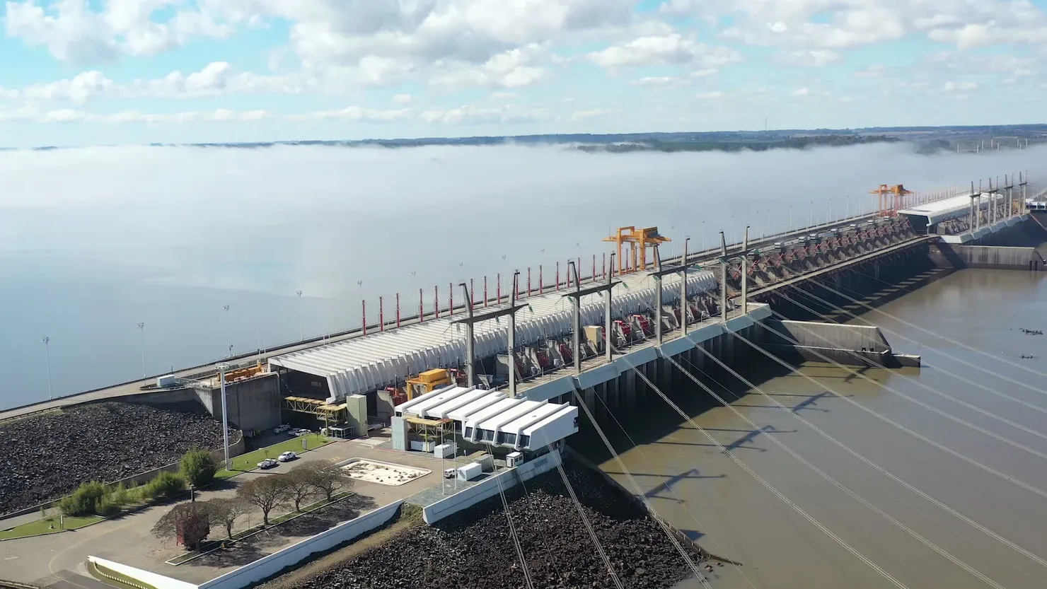 Vista aérea de la represa de Salto Grande sobre el río Uruguay